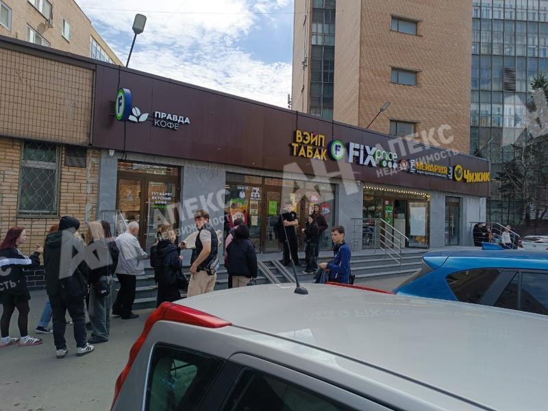 Продажа помещения свободного назначения в Москве в бизнес-центре класса Б на ул Введенского,м.Калужская,251.8 м2,фото-1