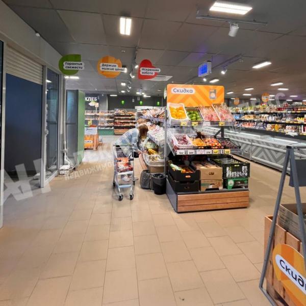 Продажа помещения под магазин в Москве в торговом центре на ул Лобненская,м.Лианозово,681 м2,фото-1