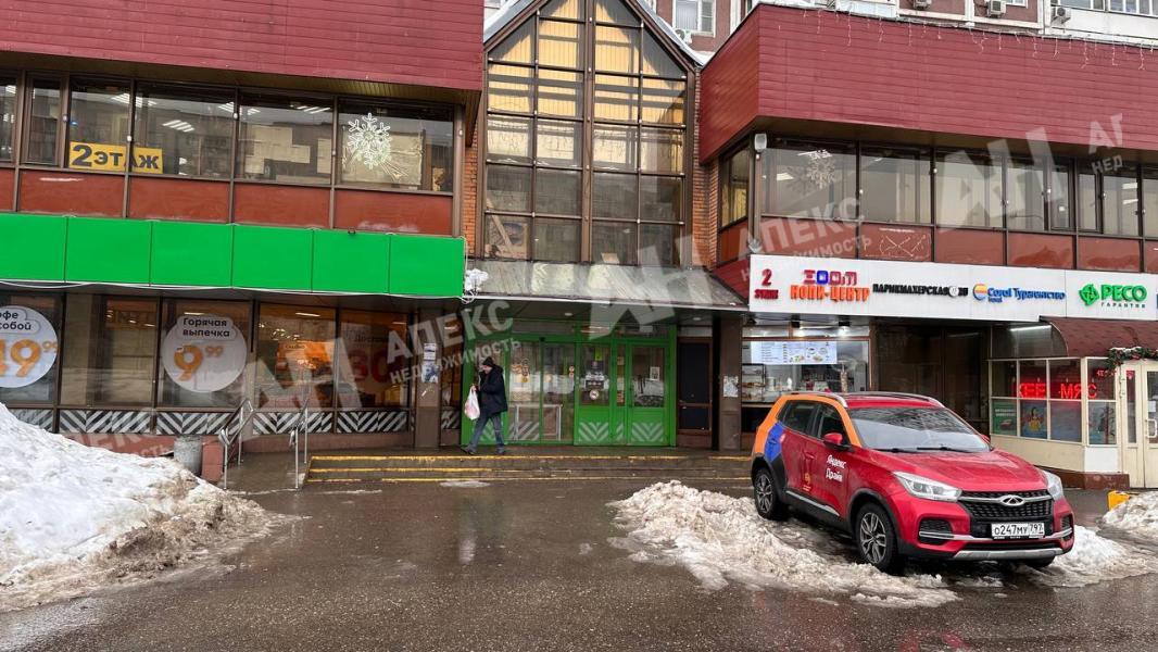Продажа помещения под магазин в Москве в жилом доме на ул Таллинская,м.Строгино,948 м2,фото-1