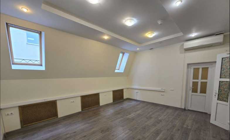 Сдаю офис на Колокольниковом переулке в ЦАО Москвы, м Трубная